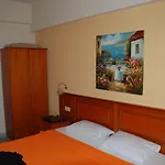 Platon Hotel 3*