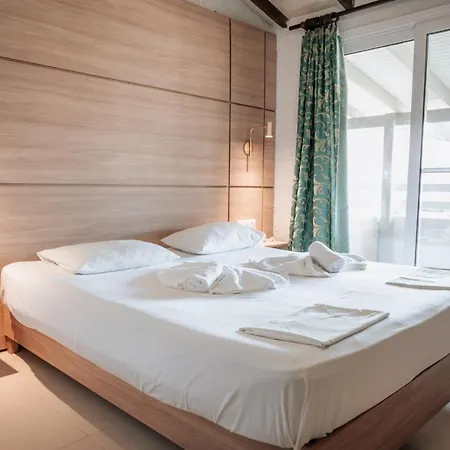 Hotel Platon 3*